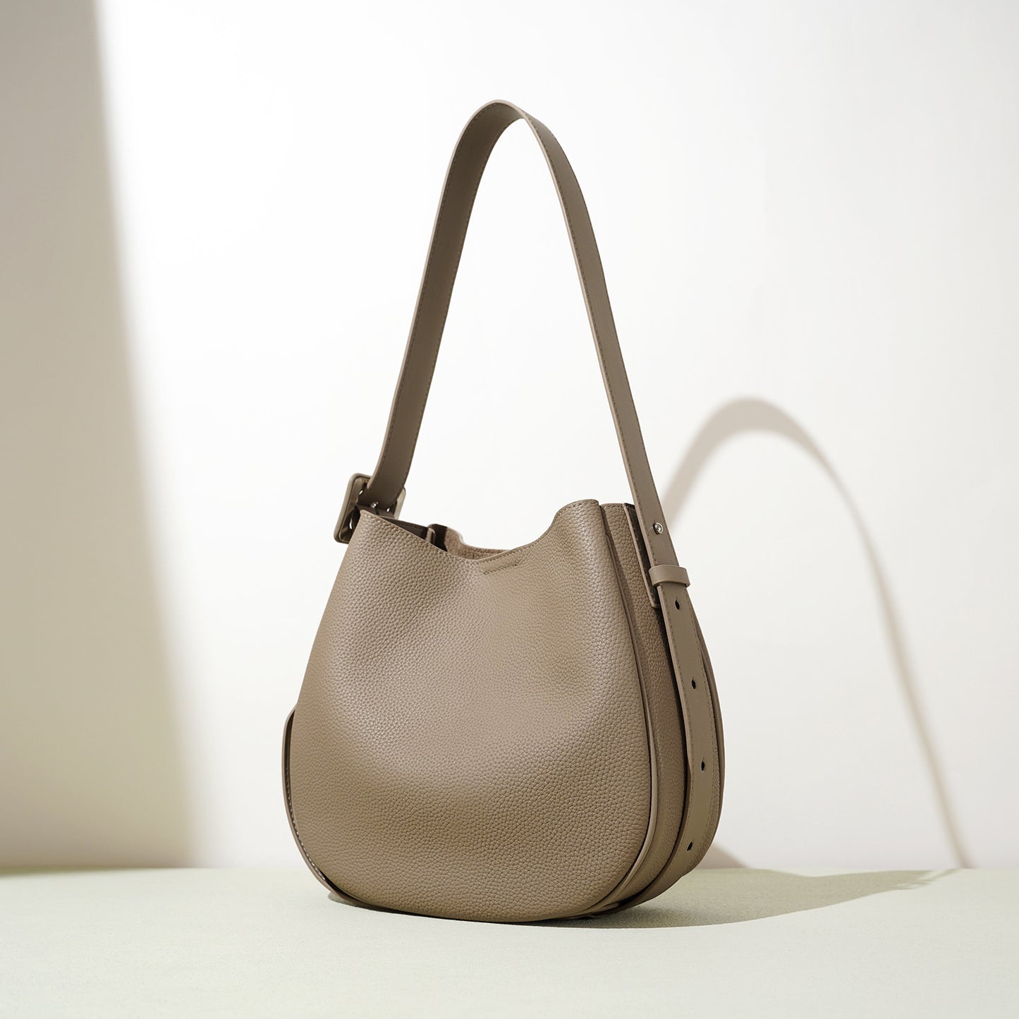 Women's Niche Wide Strap Advanced Commuter Large Shoulder Bags