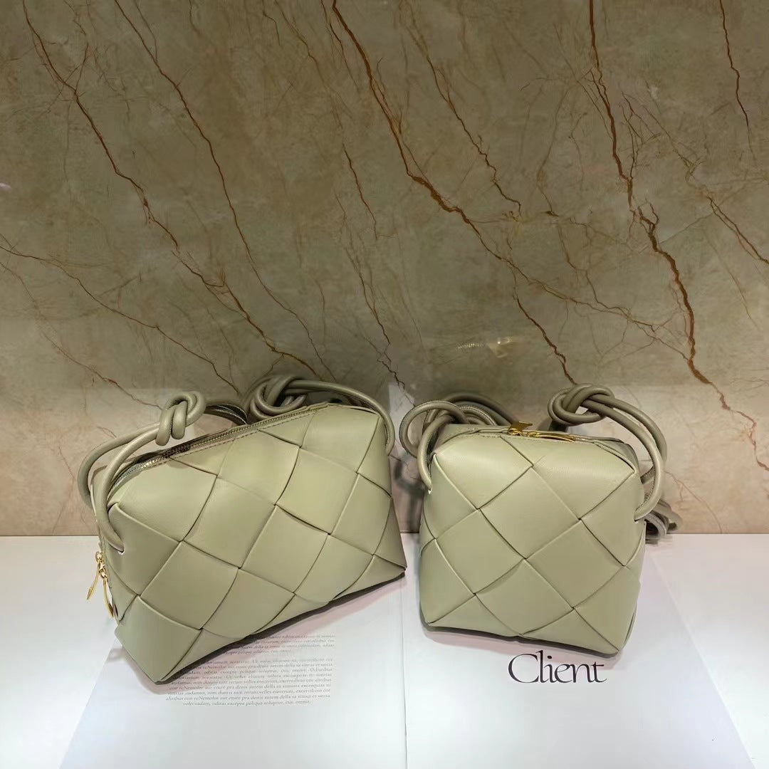 Women's Cowhide Hand-woven Fashion Trendy Bends Hitches Shoulder Bags