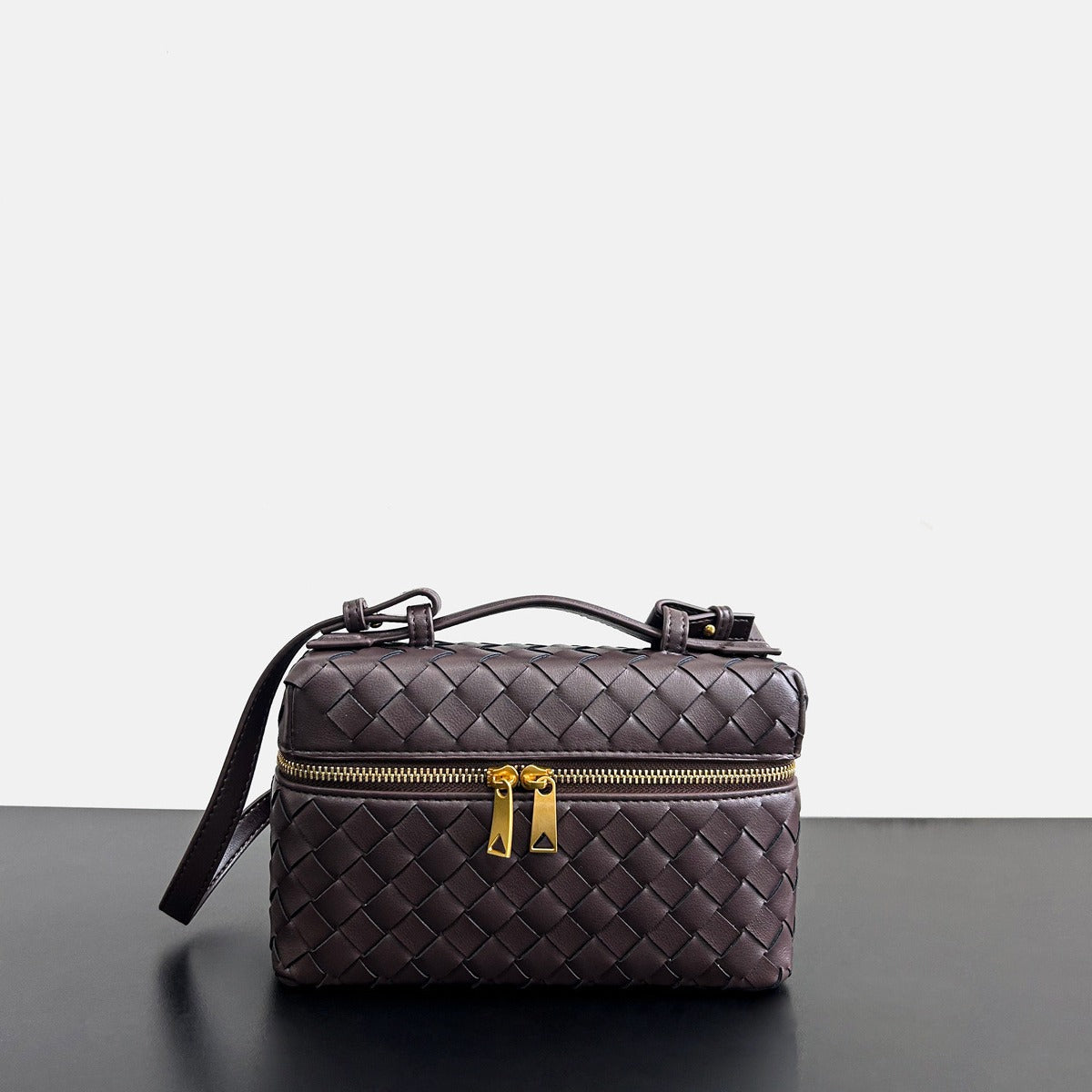 Women's Woven Lunch Box Genuine Leather Hand Bags