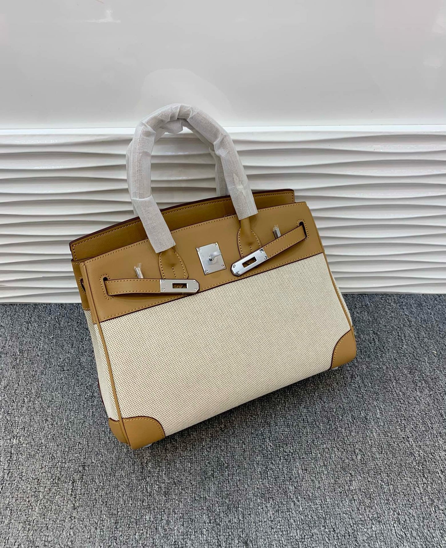 Women's Versatile Contrast Color Canvas With First Handbags