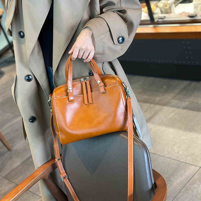 Women's Oil Wax Leather Large Capacity Commuter Handbags