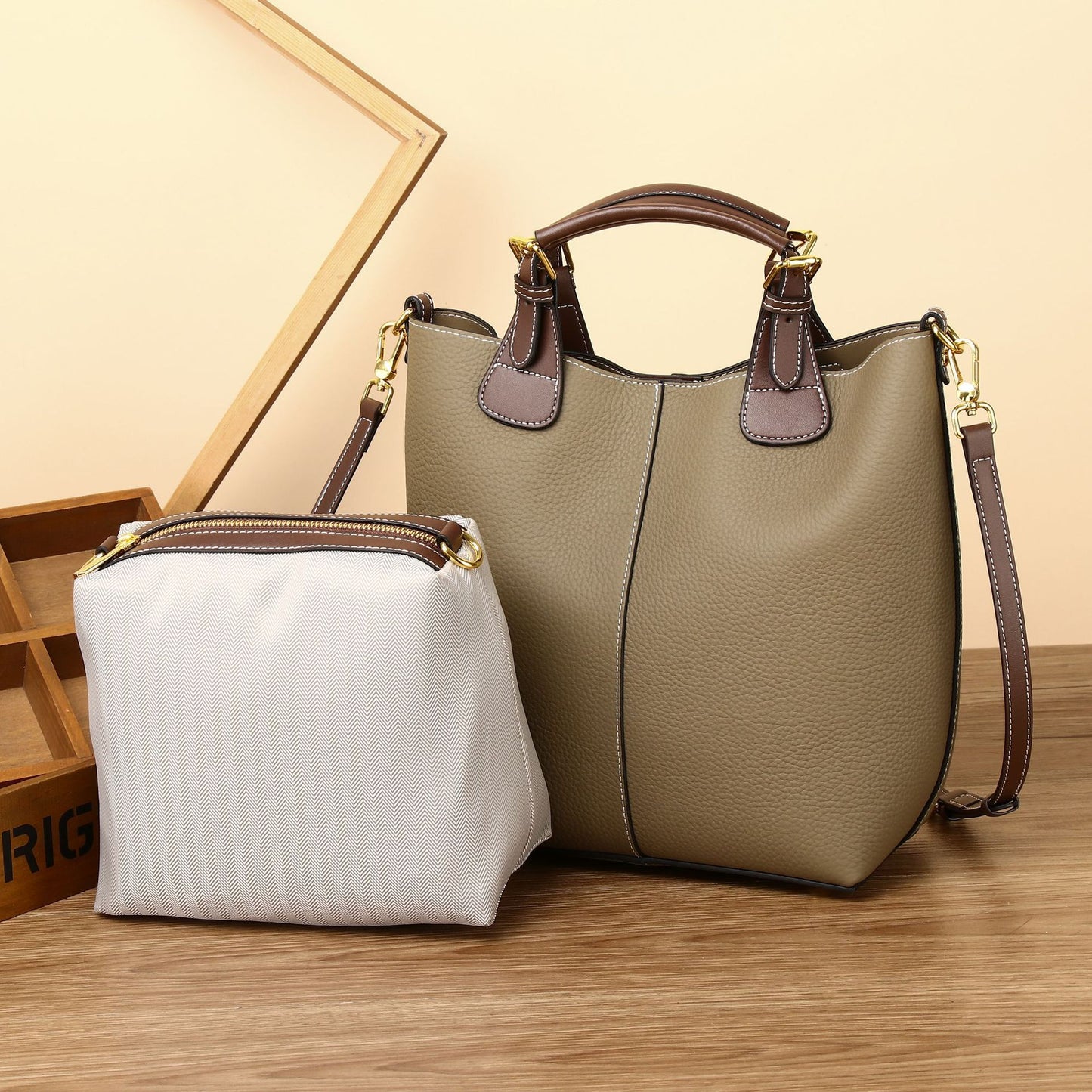 Women's Layer Cowhide Large Capacity Trendy Summer Commuter Bags