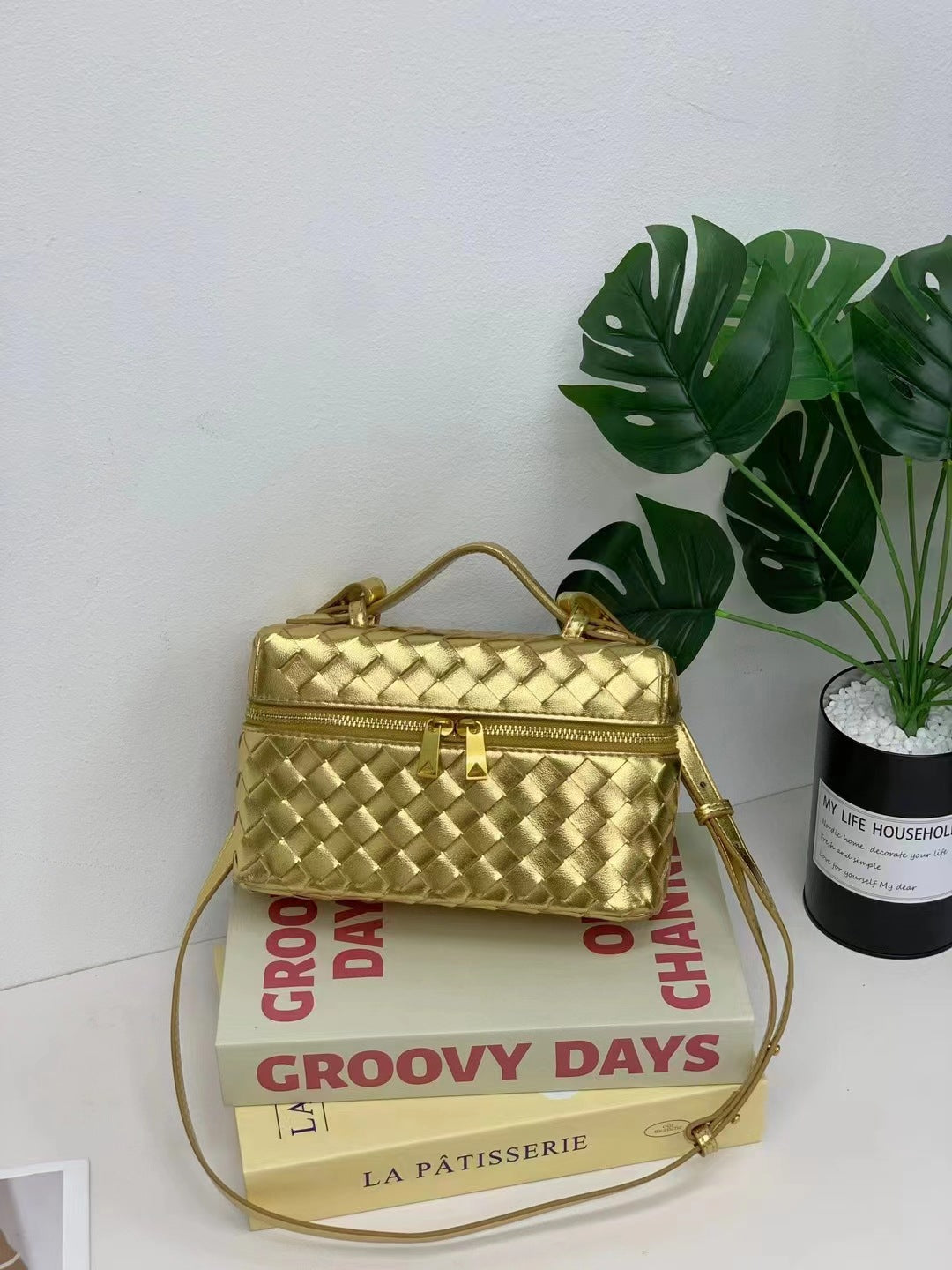 Women's Woven Lunch Box Genuine Leather Hand Bags