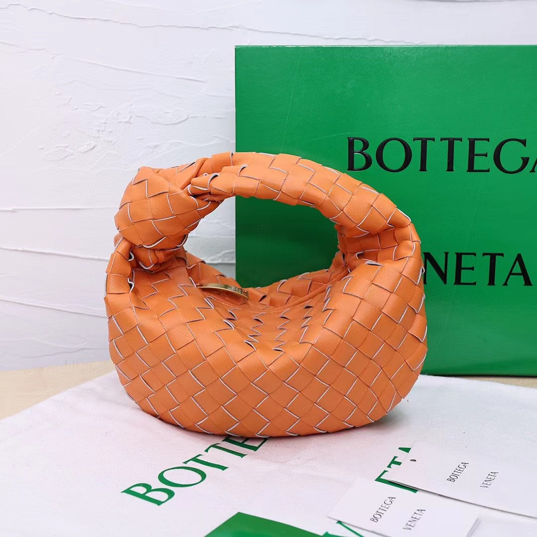 Croissant Knotted Clutch Light Use Large Handbags