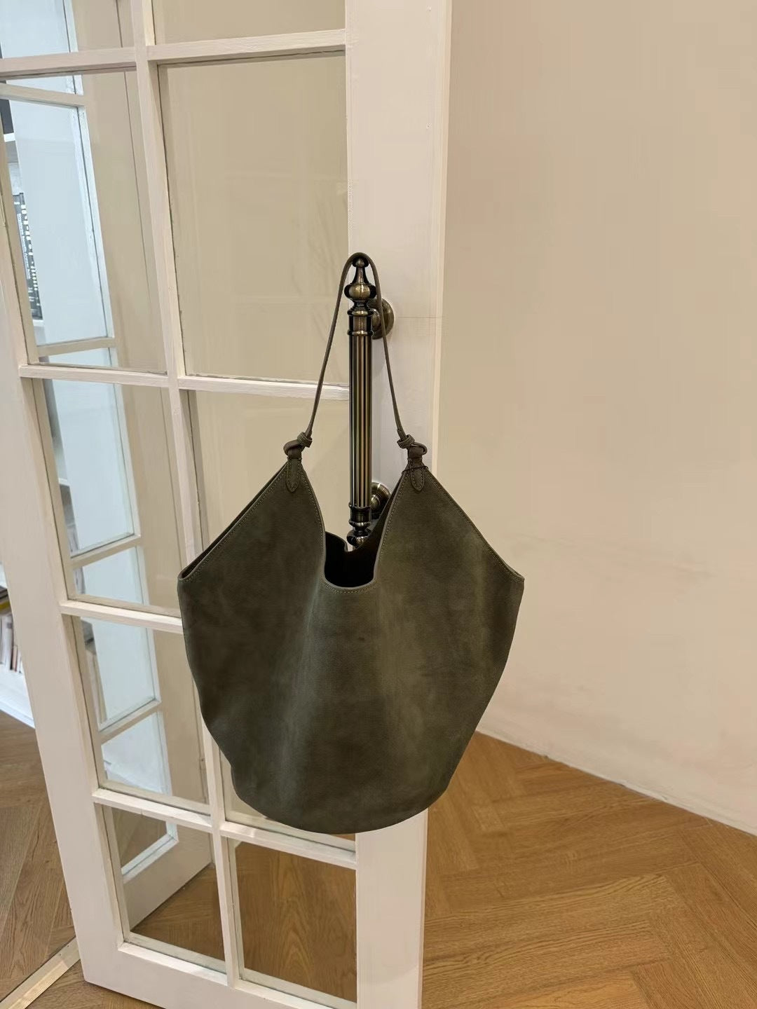 Women's Medium Essential Suede Niche Leather Shoulder Bags