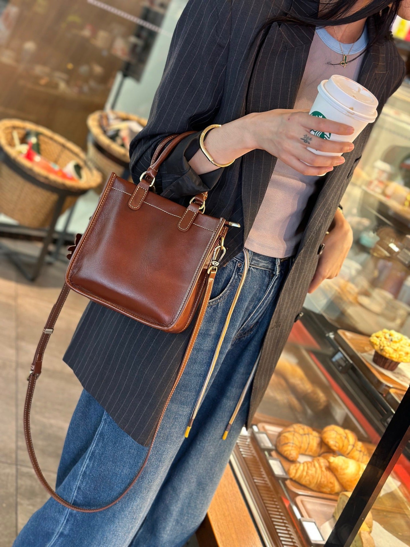 Women's Attractive Fashion Leather Niche Commuter Shoulder Bags