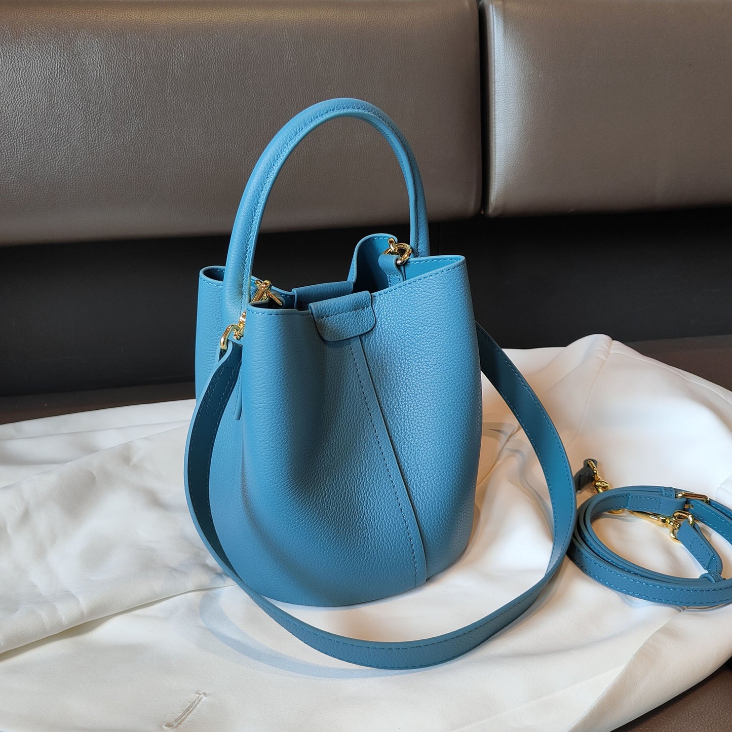 Top Layer Cowhide Deformation Large Capacity Handbags