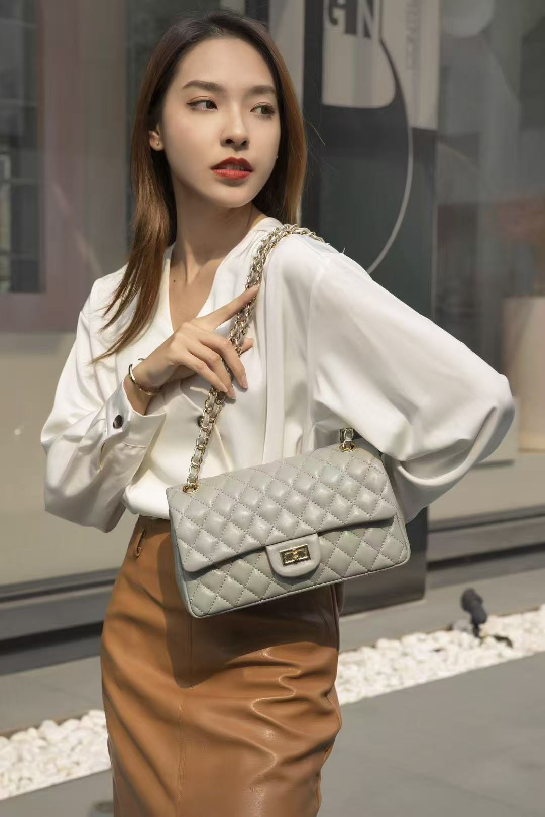 Women's Sheepskin Large Capacity Chain Single Portable Classic Style Bags