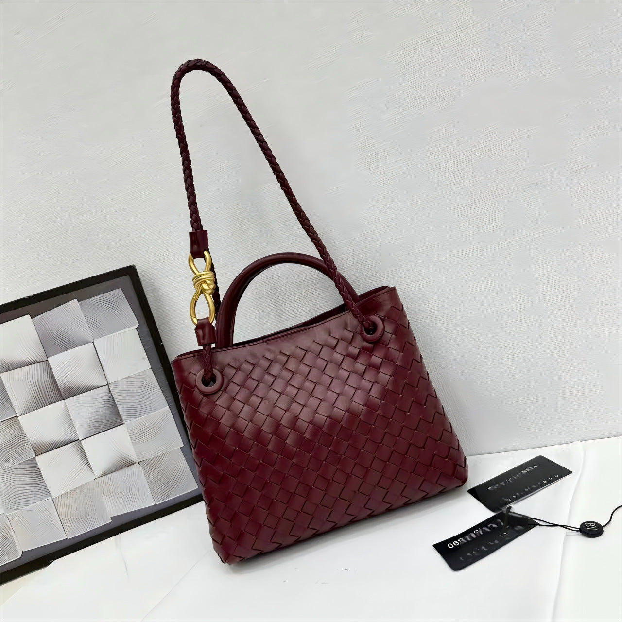 Beautiful Stylish Charming Woven Metal Catch Tote Bags