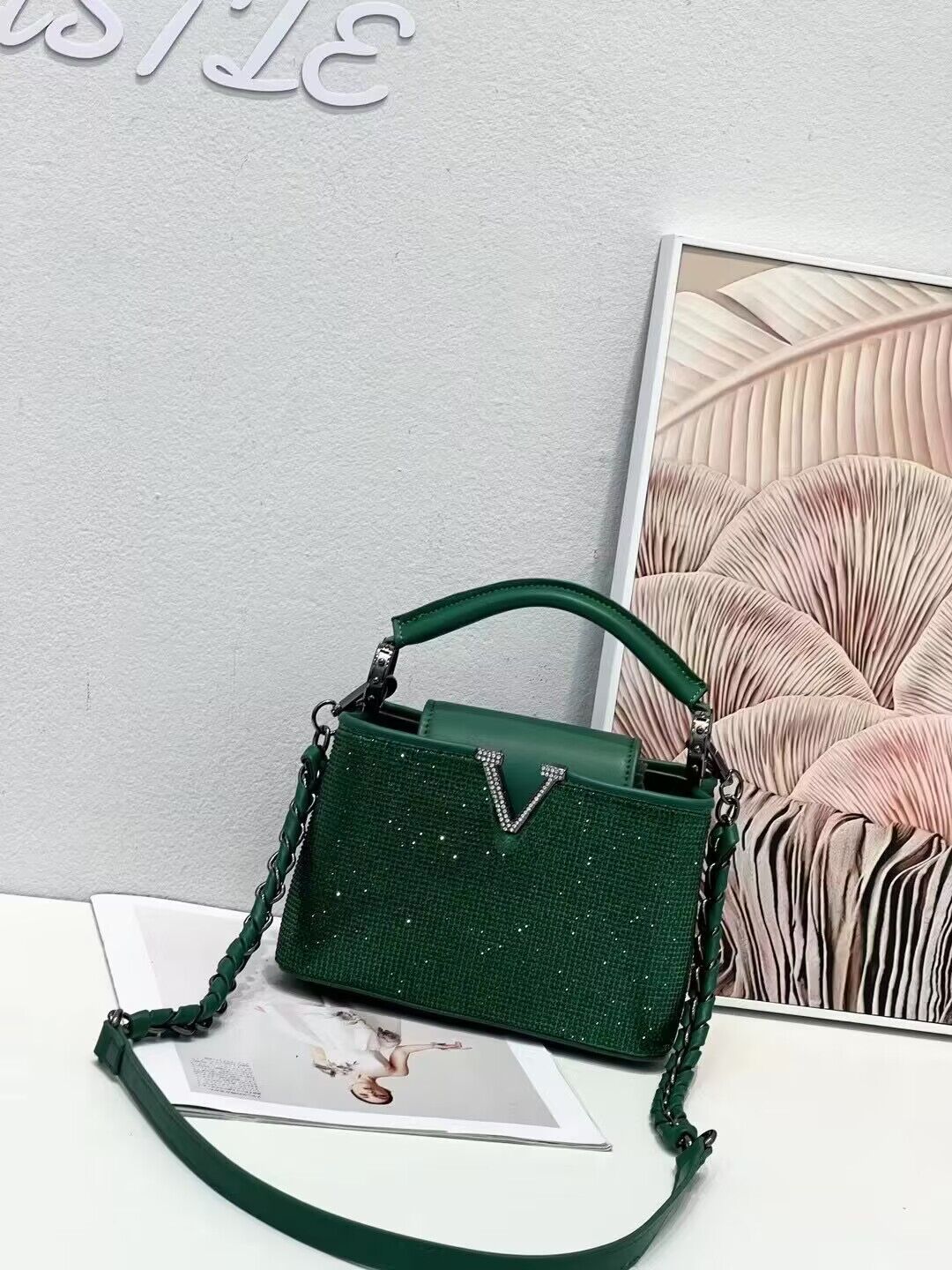 Women's Mini Diamond Rhinestone Flip Retro Chain Handbags