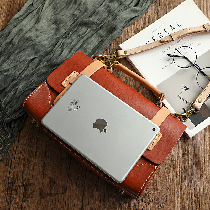 Women's Retro Handmade Leather Vegetable Tanned Portable Crossbody Bags