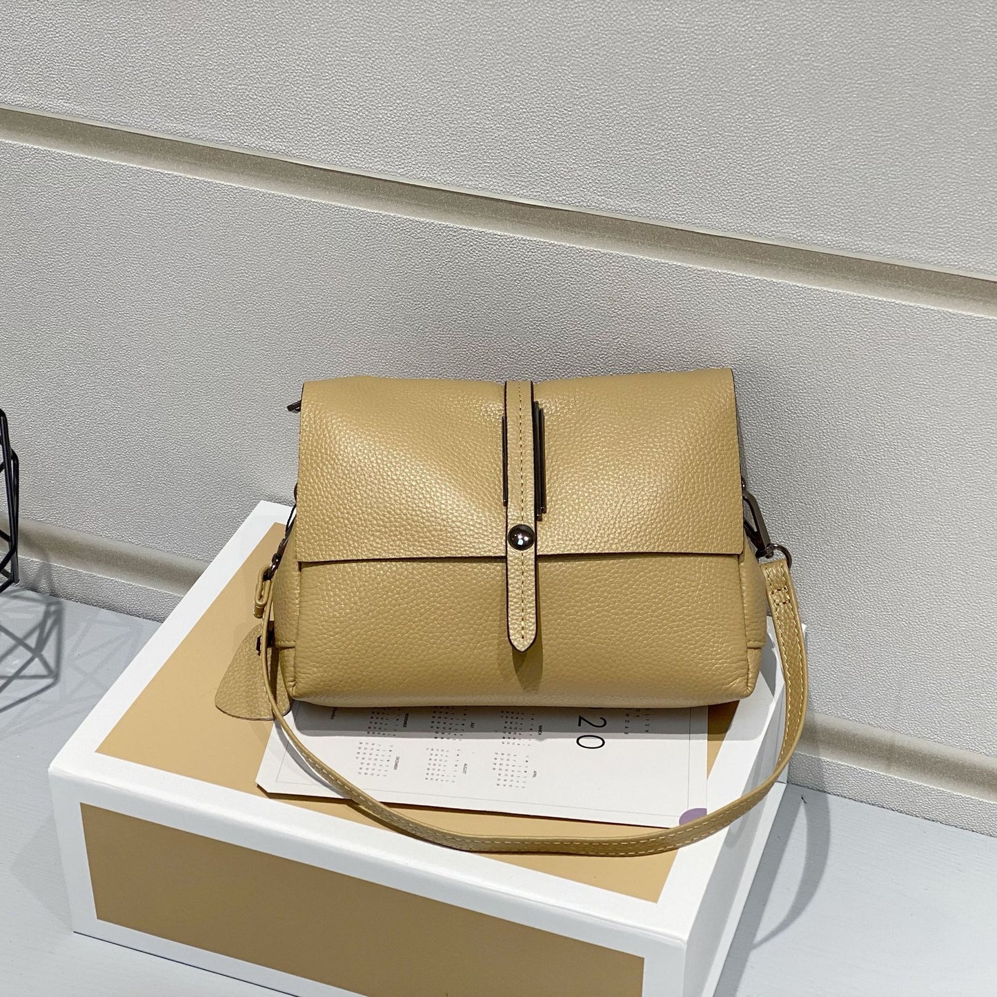 Women's First Layer Cowhide Leather Veil Commuter Bags