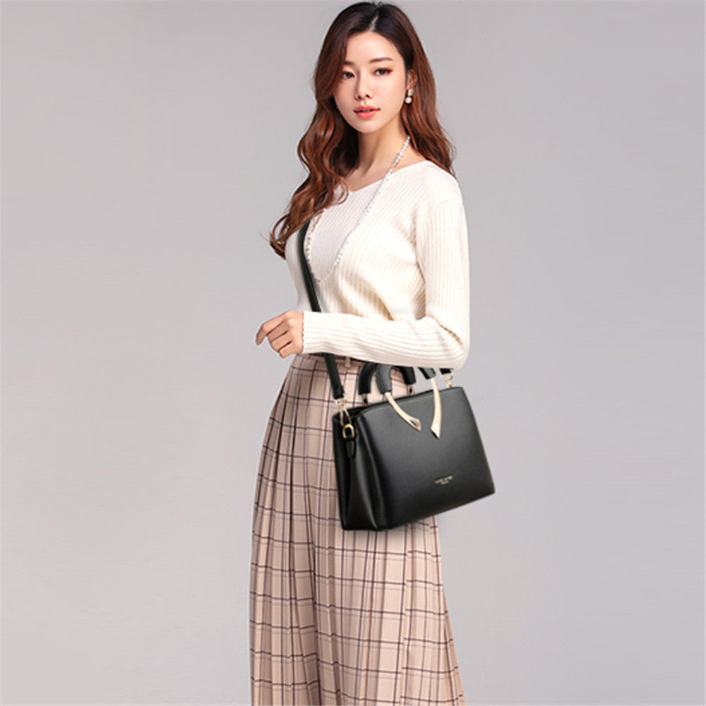 Women's Fashion Portable Large Capacity Simple Retro Bags