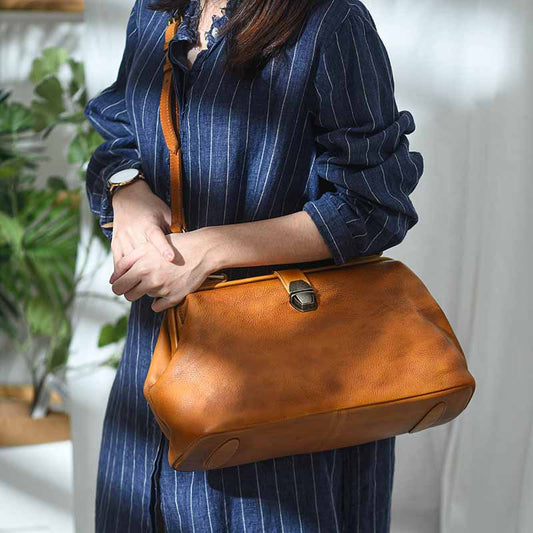 Women's Handmade Pure Leather Artistic Retro Golden Mouth Doctor Handbags