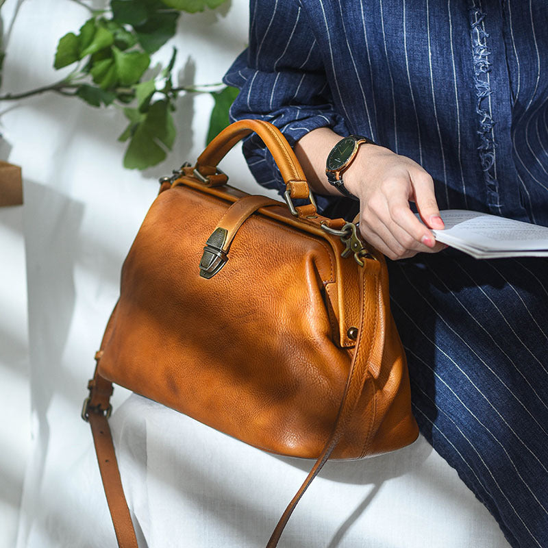 Women's Handmade Pure Leather Artistic Retro Golden Mouth Doctor Handbags