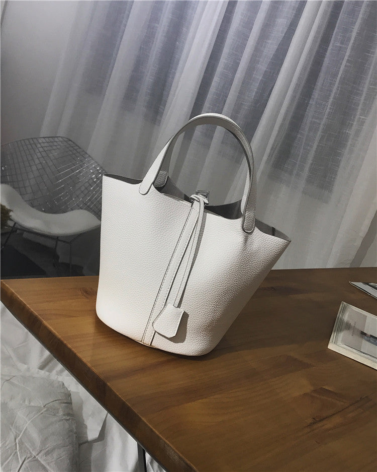 Charming Latch Lady's Large Capacity One Handbags