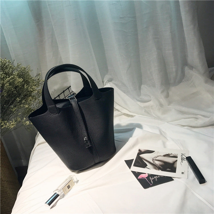 Charming Latch Lady's Large Capacity One Handbags