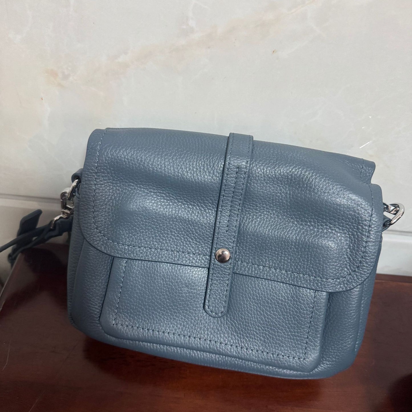 Women's First Layer Cowhide Large Capacity Textured Western Handbags