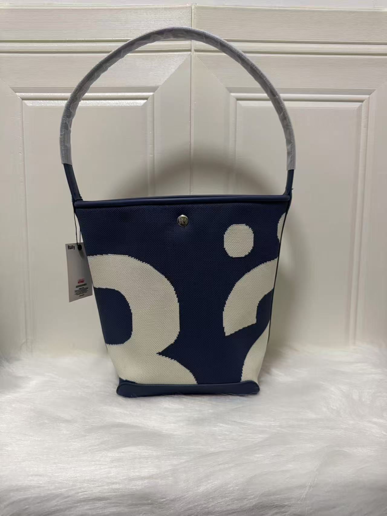 Women's Fashionable Large Capacity Letter Printing Shoulder Bags