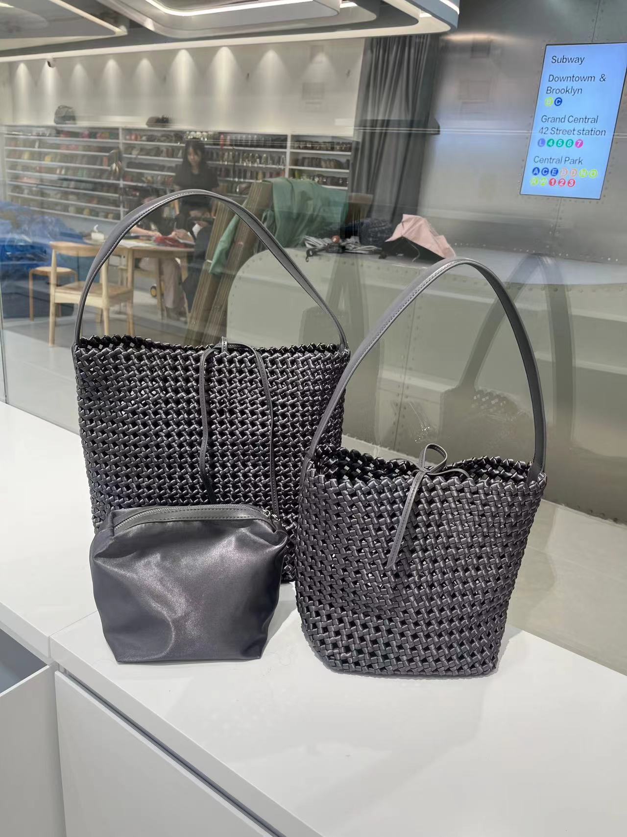 Women's Retro Hollow Woven Large Capacity Portable Shoulder Bags