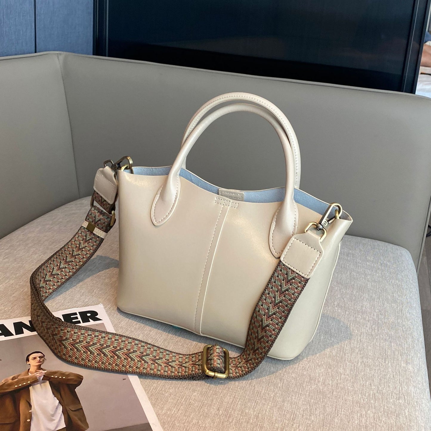 Women's Leather Large Capacity Beautiful Fashion Simple Bags