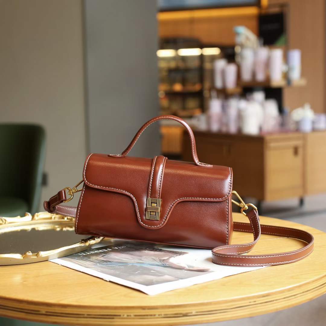 Women's Retro Pillow First Layer Cowhide Design Shoulder Bags