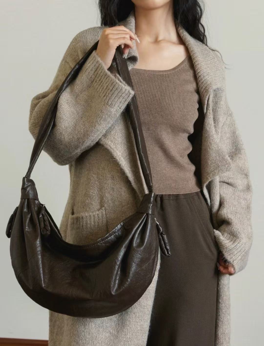 Women's Dumpling Texture Western Style Wide Strap Shoulder Bags