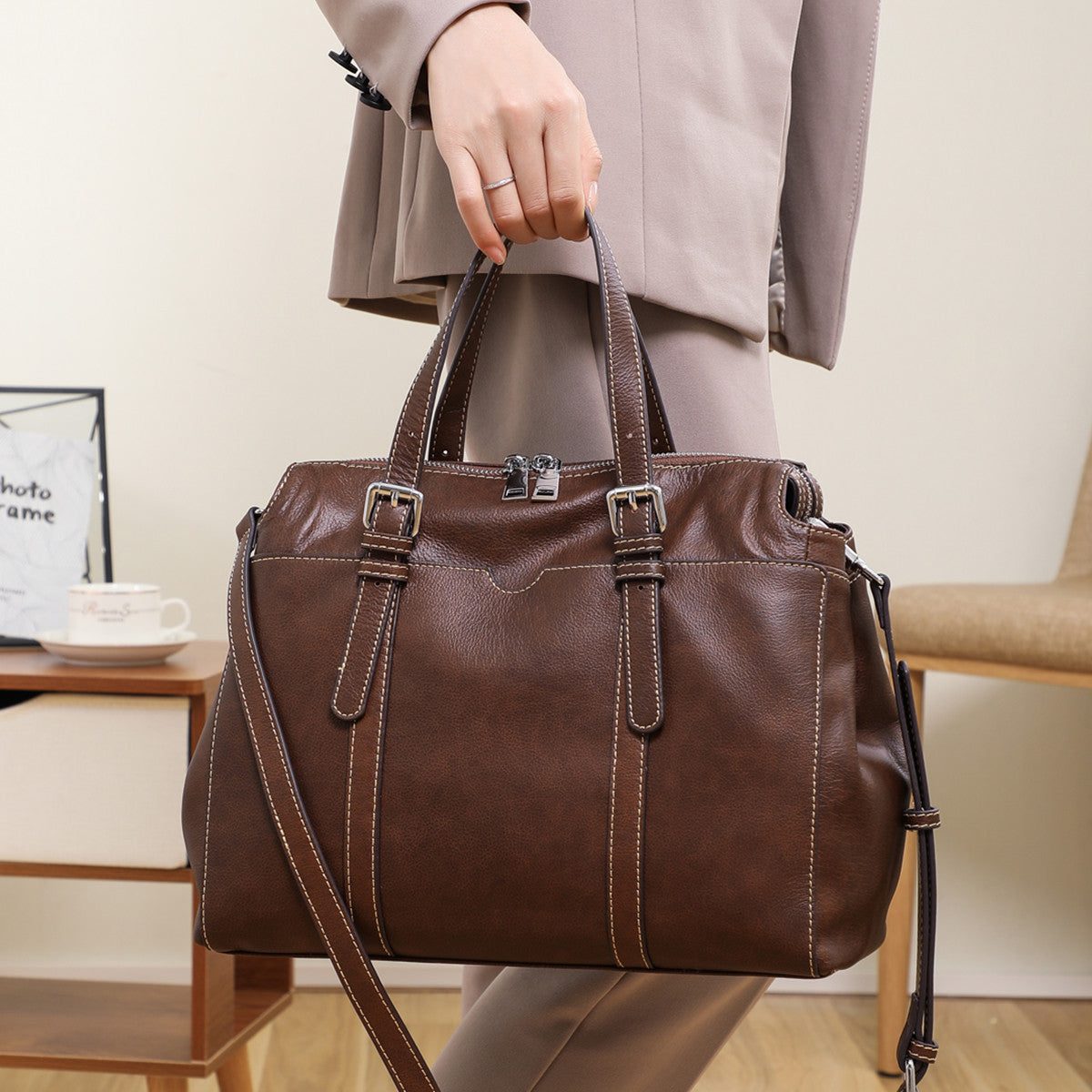 Women's Leather Retro Portable Big Fashion Couple Handbags