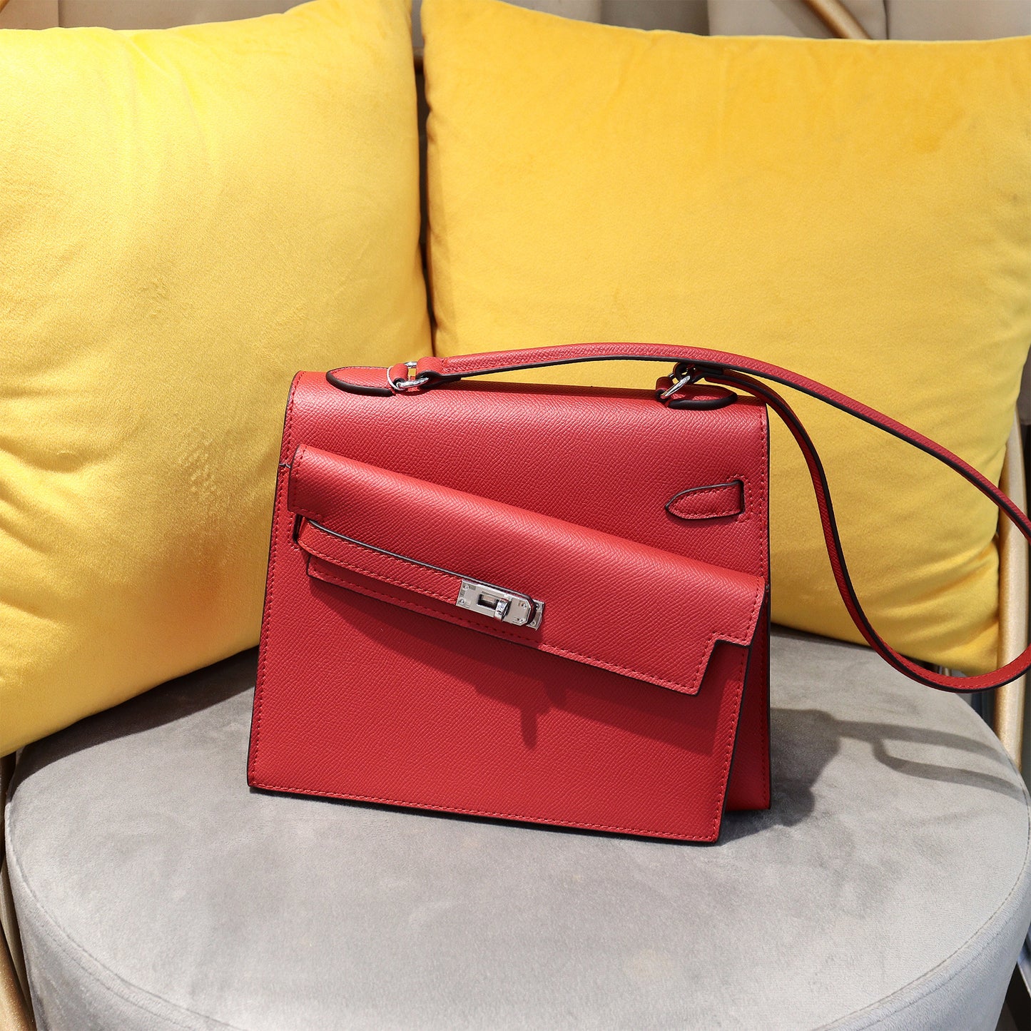 Women's Genuine Leather Elegant Simple Trendy Commuter Handbags