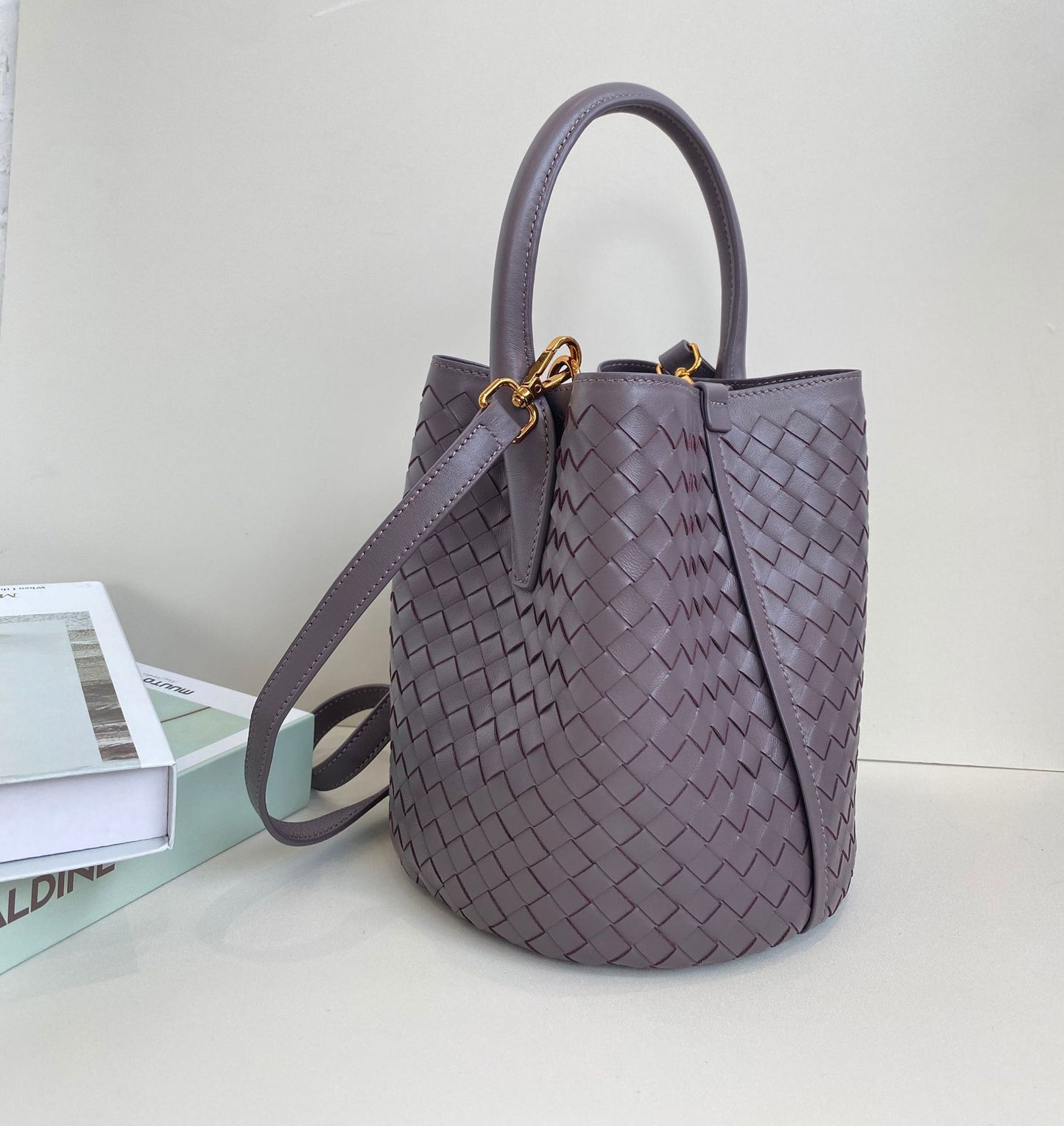 Women's Classic High-grade Genuine Leather Weaving Handbags