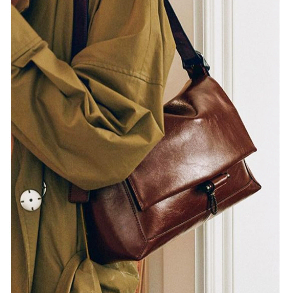 Women's Cui Underarm Large Oil Wax Cowhide Shoulder Bags