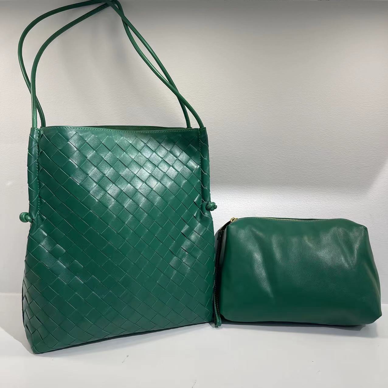 Women's Sheepskin Combination Commute Stylish Textured Woven Shoulder Bags
