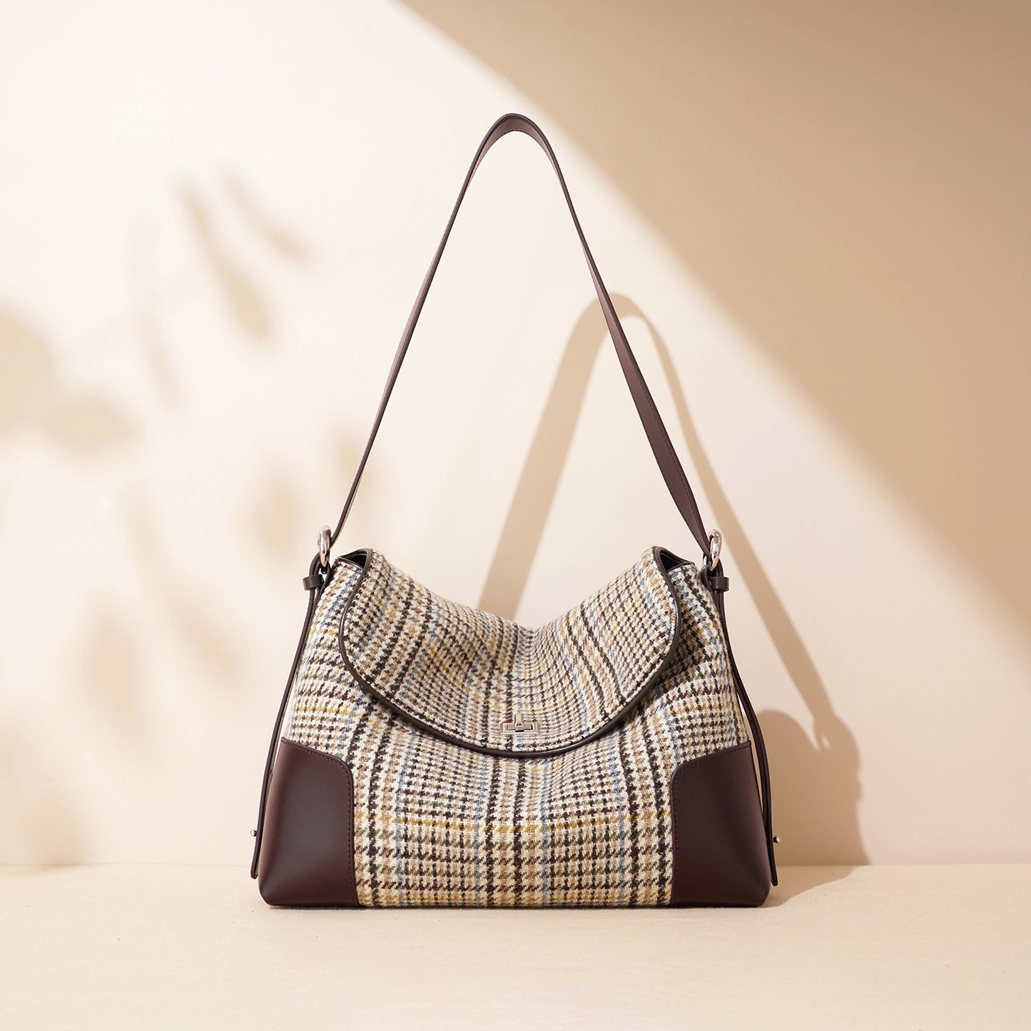 Women's High-grade Woolen Large Capacity Fashion Commuter Shoulder Bags