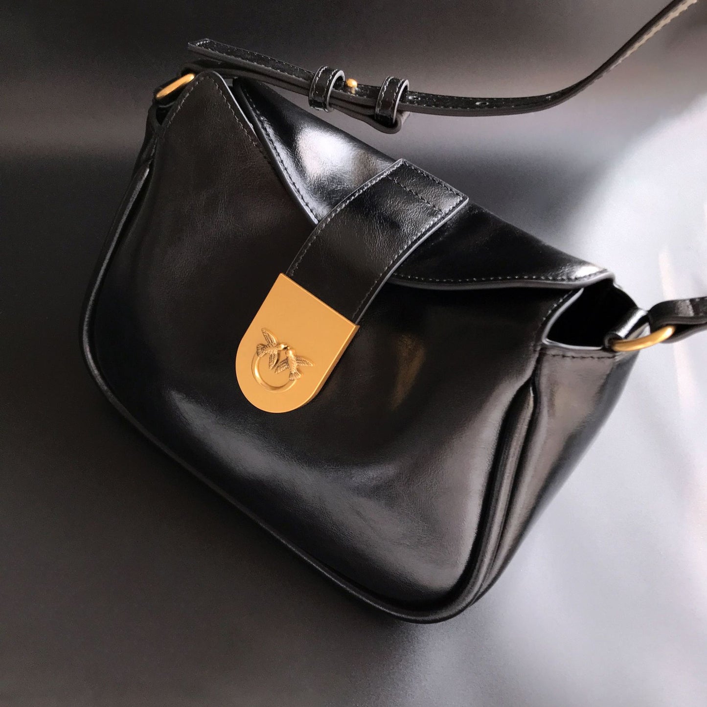 Women's Leather Swallow Oil Wax High-grade Bags