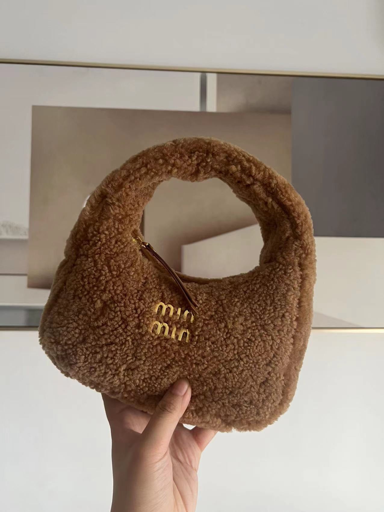 Design Cute Lamb Wool Saddle Fashion Bags
