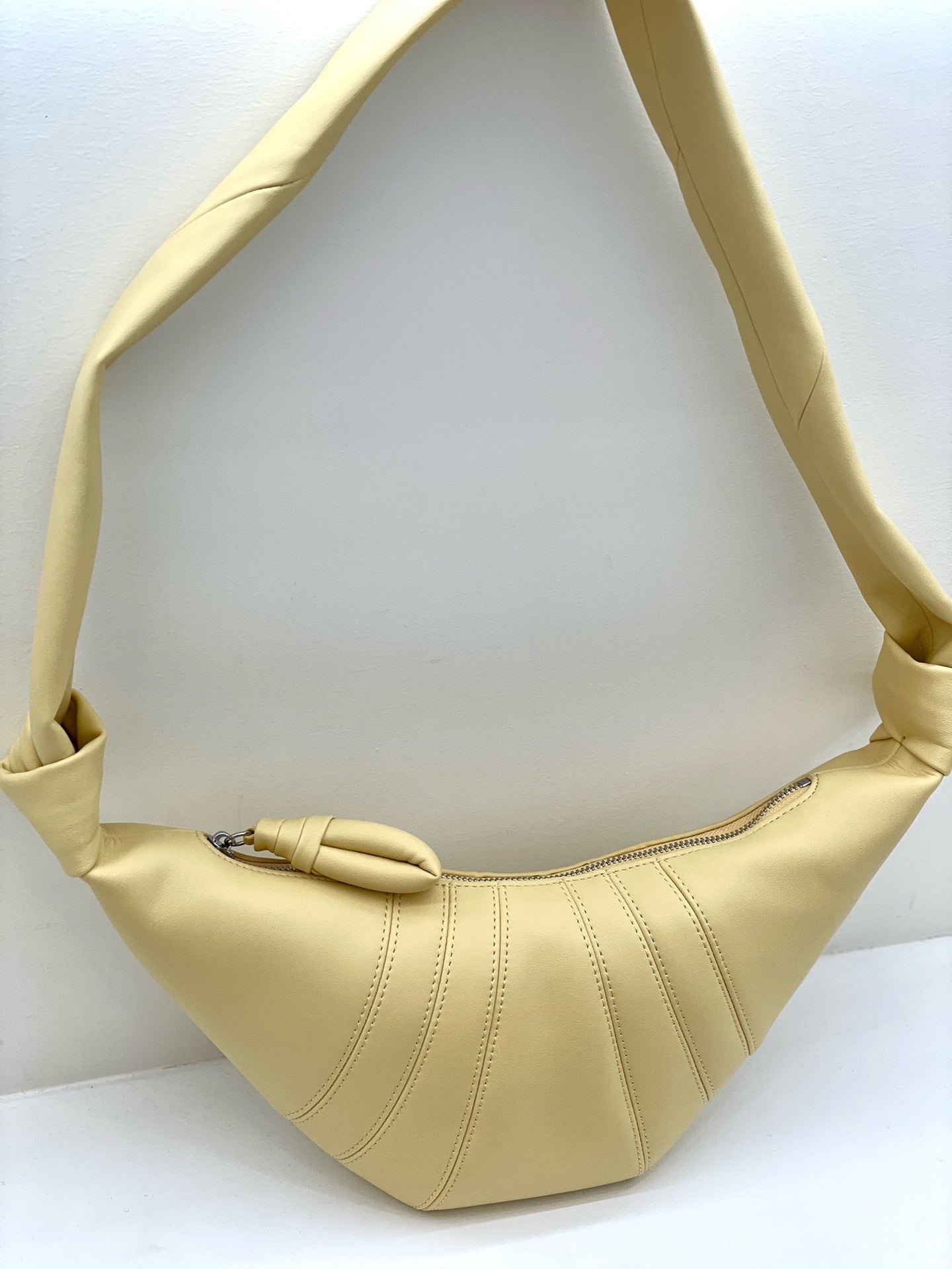 Women's Strictly Selected Underarm Croissant Idle Style Crossbody Bags