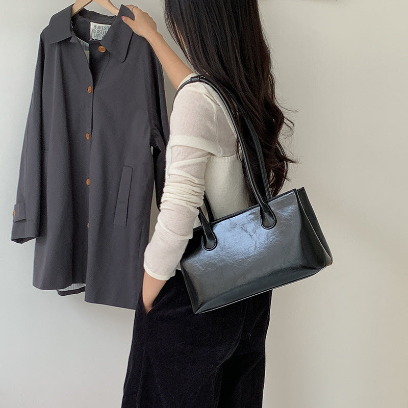 Women's Retro Style Fashionable Red High-grade Simple Shoulder Bags