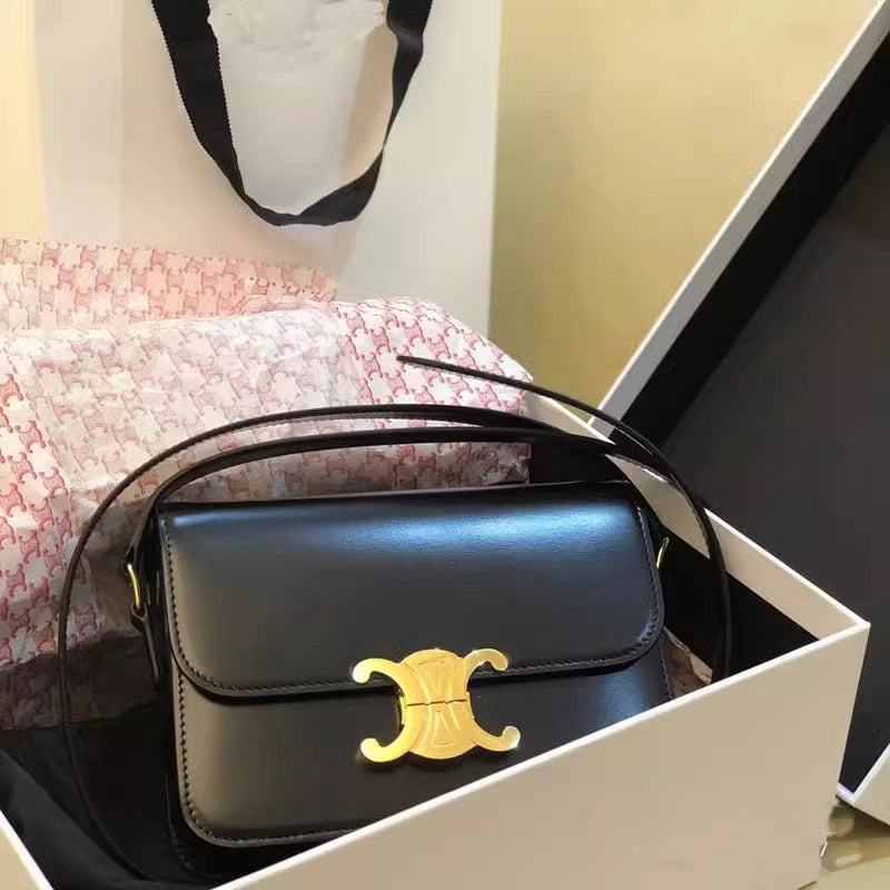 Women's Attractive Classic New Retro Tofu Shoulder Bags