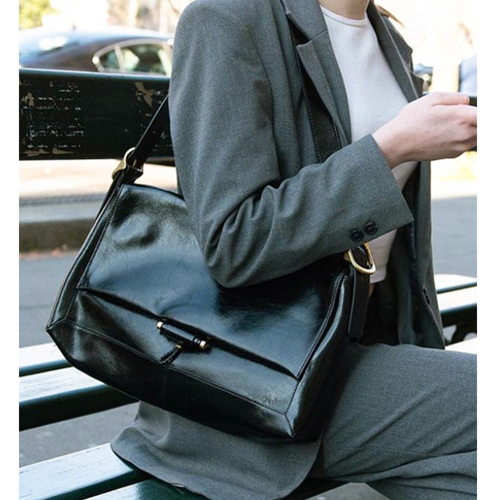 Women's Cui Underarm Large Oil Wax Cowhide Shoulder Bags