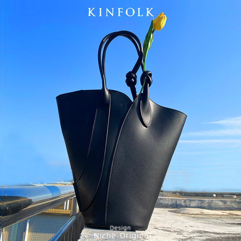 Women's Early Spring Artistic Fashion Decoration Matching Simple Shoulder Bags