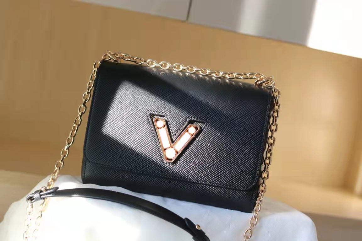 Wholesale V Water Ripple Adjustable Chain Crossbody Bags