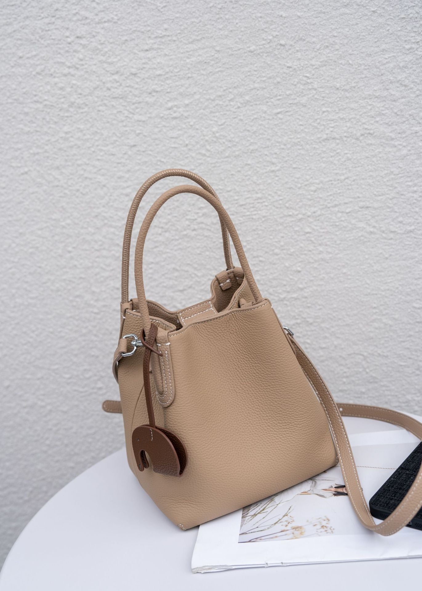 Women's Cowhide Simple Fashion Classic Vegetable Basket Shoulder Bags