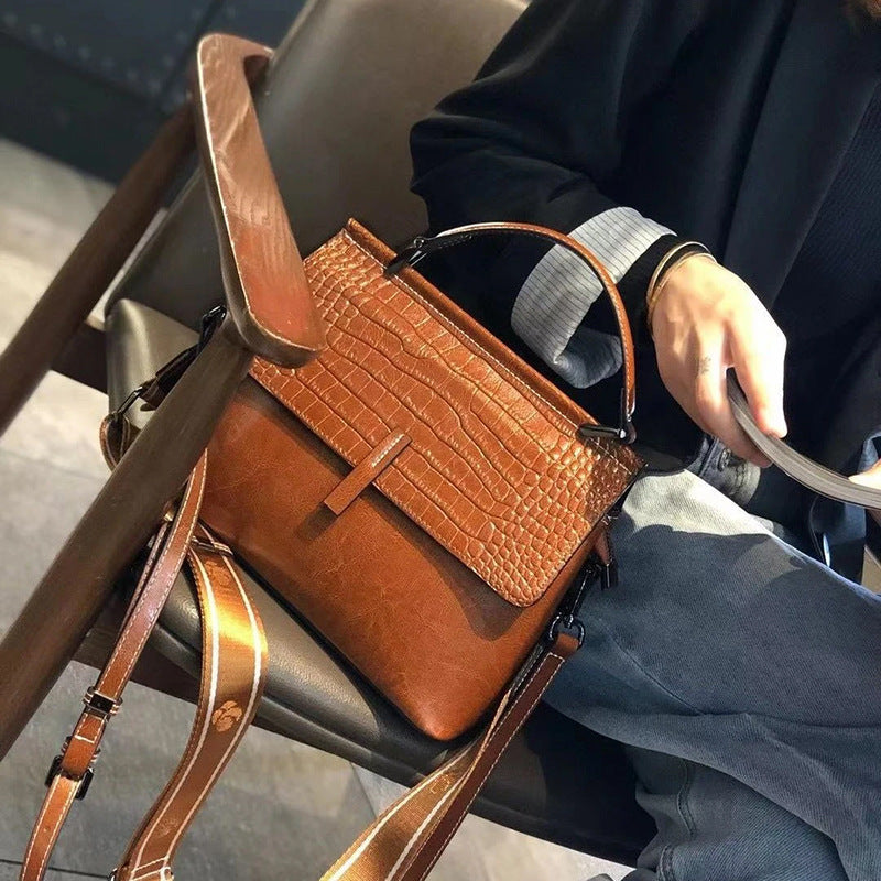 Women's Leather Big Retro High-grade Feeling Tong Handbags