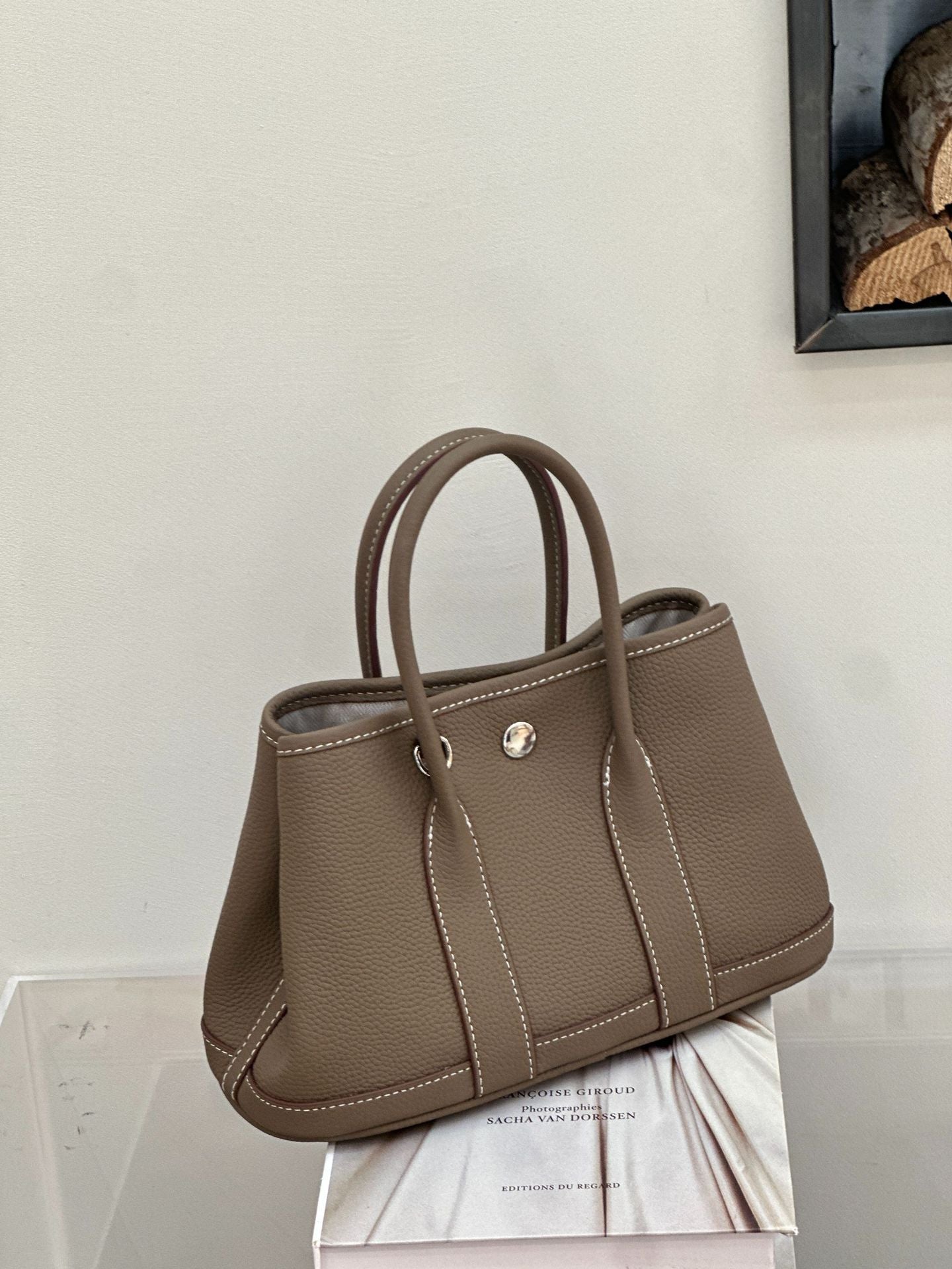 Women's Layer Cowhide Medium Genuine Leather Light Luxury Handbags