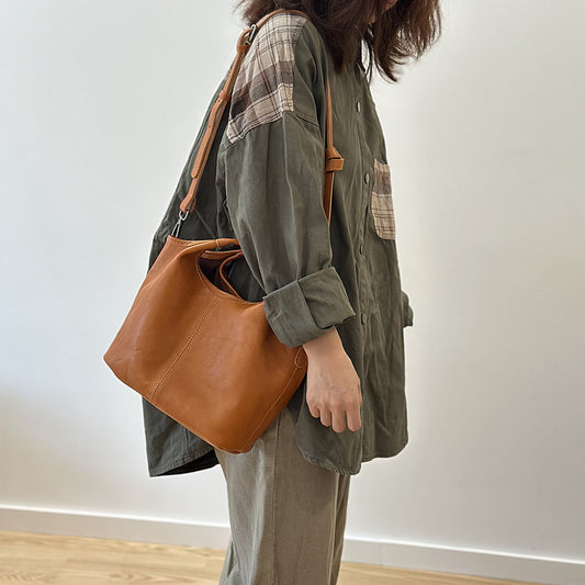 Women's Autumn Genuine Leather Light Retro Vegetable Tanning Handbags