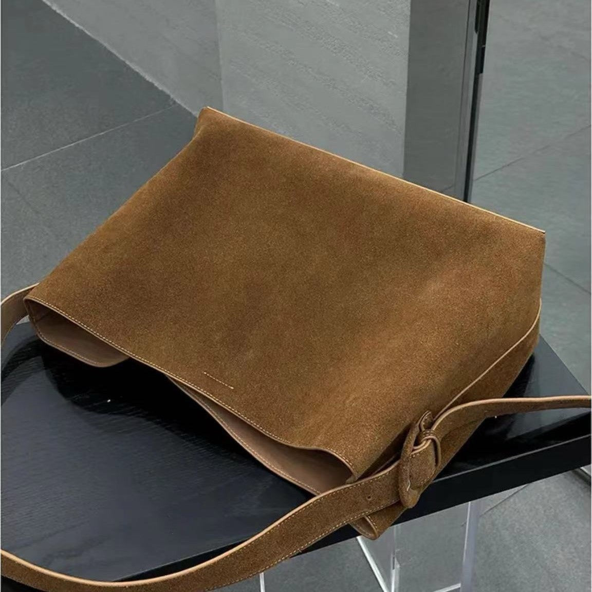 Women's High-grade Large Capacity Fashion Commuter Bags