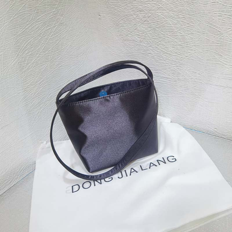 Women's Design Wu Satin Underarm Retro Crossbody Bags