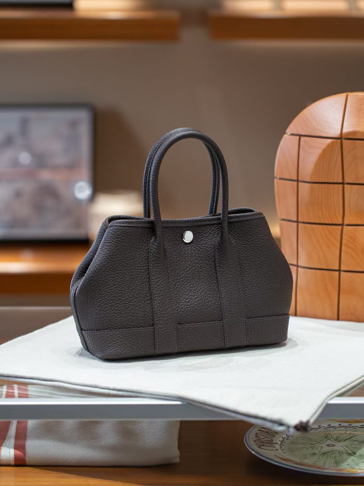 Layer Cowhide Glacier White Stainless Steel Hardware Handbags