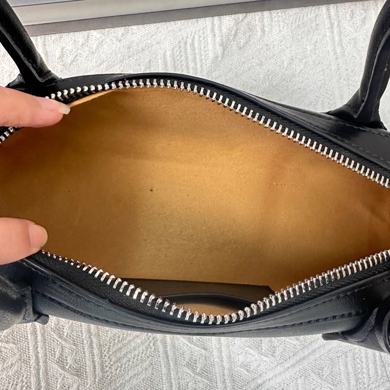 Women's French Minority Sausage Vintage Underarm Baguette Leather Crossbody Bags