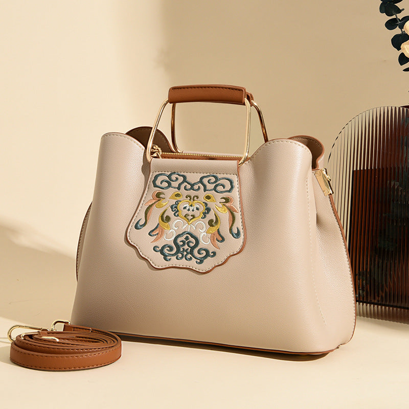 Women's Chinese Style Embroidery High-grade Fashionable Elegant Bridal Large Handbags
